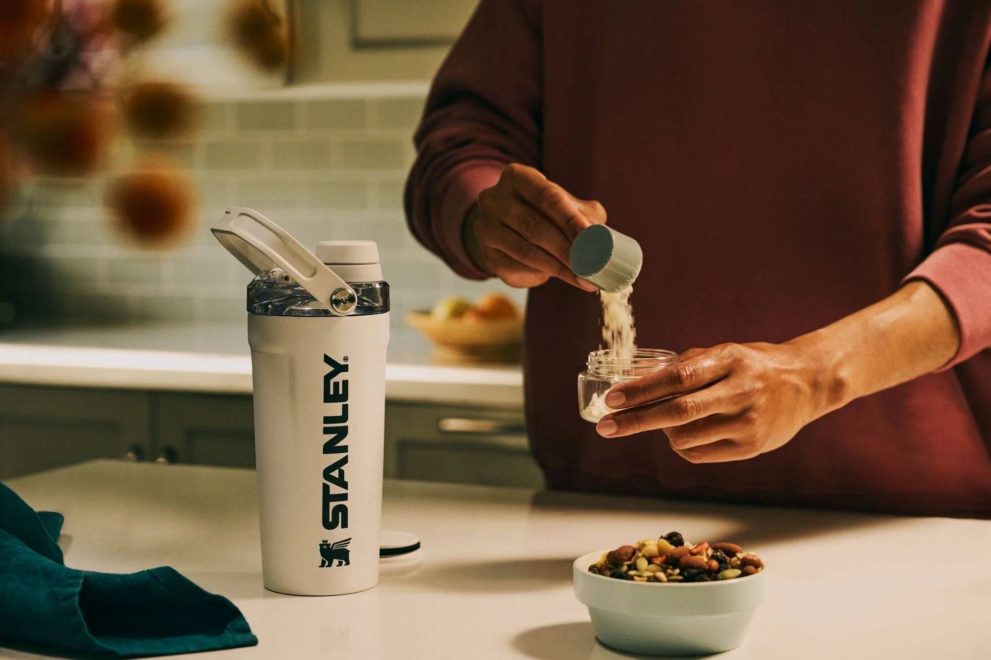 Large_JPG-H125-HoldTheMoment-ActivateShaker-Kitchen-Chalk-0001.webp
