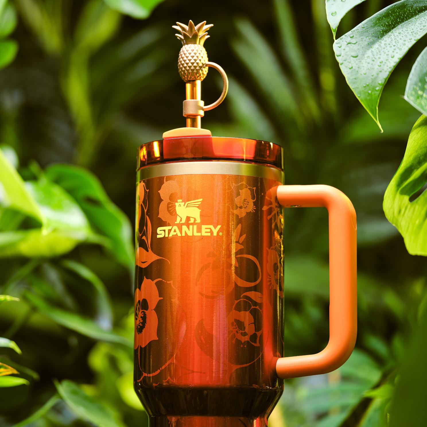 The Quencher® H2.0 FlowState" Tumbler Karol G | 887 ml