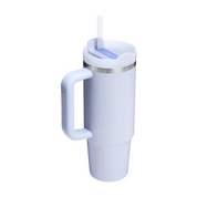 Quencher Stanley lila 887 ml lateral